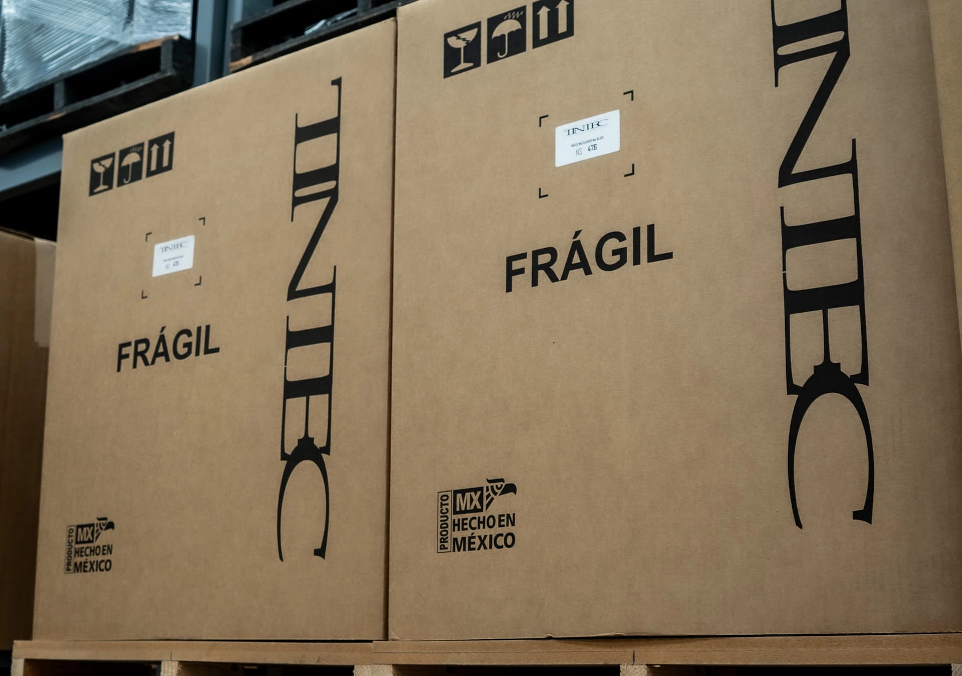 Cajas de envío TINTEC listas para distribución